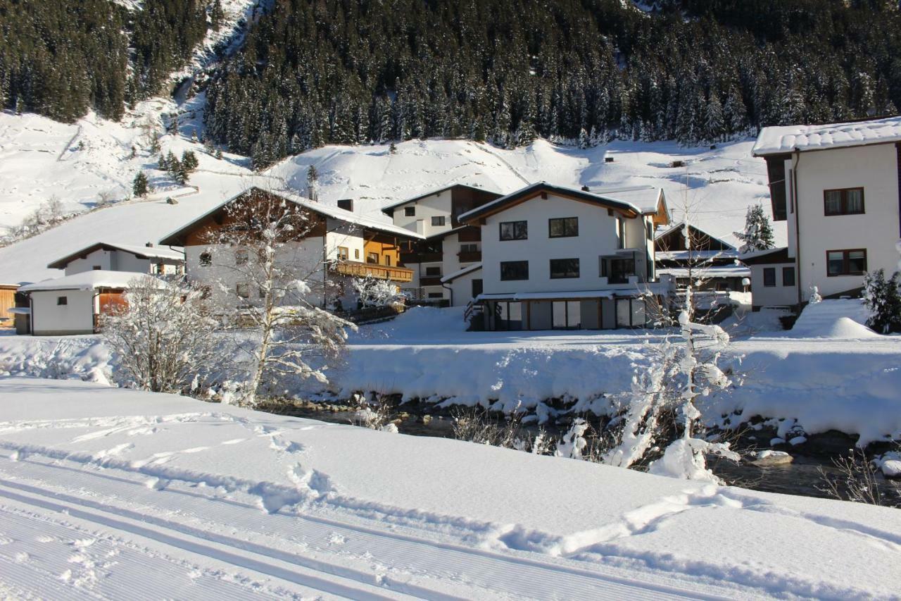 Apart Alpenjuwel Sankt Leonhard im Pitztal Esterno foto